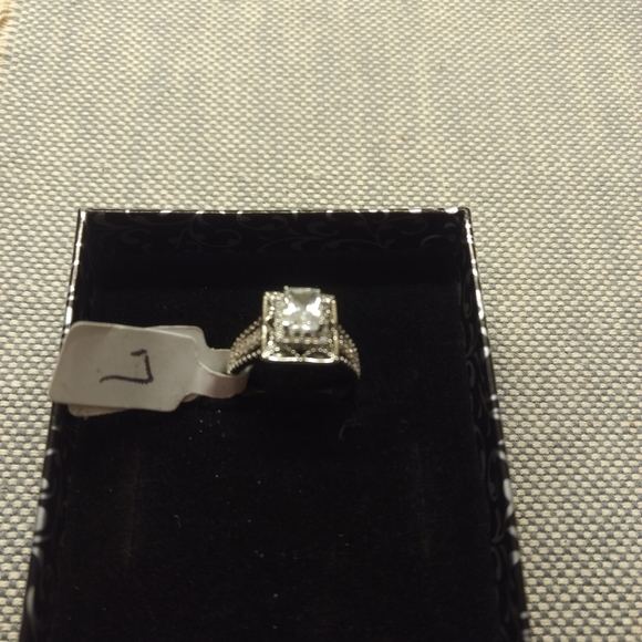 Ring - Picture 3 of 3
